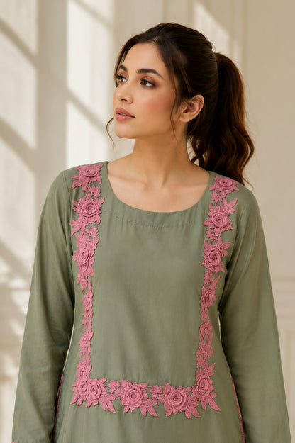 Olive green Pakistani 2-piece suit with floral pink embroidery, long shirt and wide-leg flapper trousers